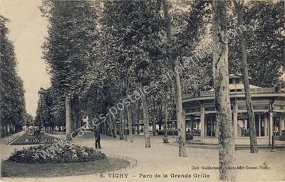 Carte postale ancienne Parc de la Grande Grille — Vichy (Allier)