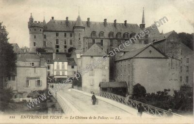 Carte postale ancienne Le Château de la Palisse — Lapalisse (Allier)