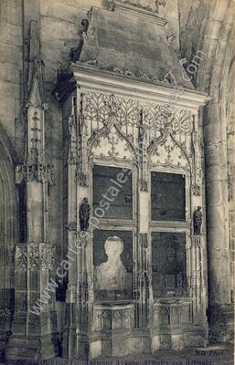 Carte postale ancienne Ancienne Abbaye. Armoire aux Retiques — Souvigny (Allier)