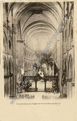 Carte postale ancienne Vue intérieure de l'Eglise St-Pierre — Aire-sur-la-Lys (Pas-de-Calais)