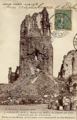 Carte postale ancienne Ruines du Beffroi de l'Hôtel-de-Ville bombardé par les Allemands — Arras (Pas-de-Calais)