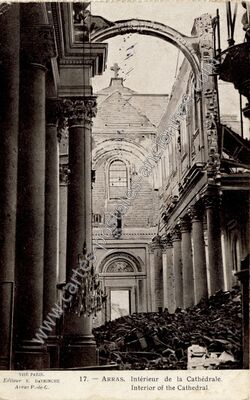 Carte postale ancienne Intérieur de la Cathédrale — Arras (Pas-de-Calais)