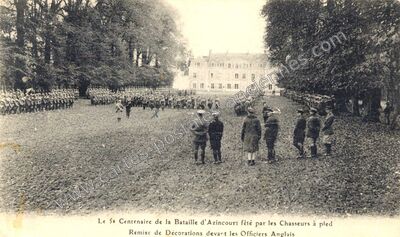 Carte postale ancienne Le 5e Centenaire de la Bataille d'Azincourt fêté par les Chasseurs à pied / Remise de… — Azincourt (Pas-de-Calais)