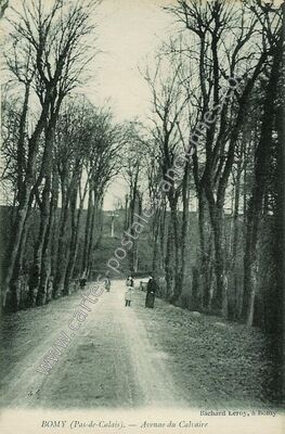 Carte postale ancienne Avenue du Calvaire — Bomy (Pas-de-Calais)