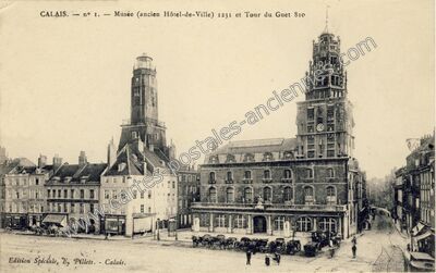 Carte postale ancienne Musée (ancien Hôtel-de-Ville) et Tour du Guet — Calais (Pas-de-Calais)