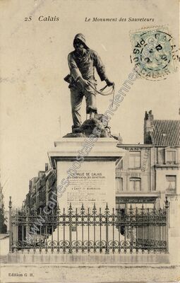 Carte postale ancienne Le Monument des Sauveteurs — Calais (Pas-de-Calais)