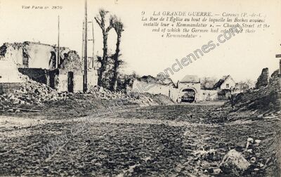 Carte postale ancienne La Rue de l'Église au bout de laquelle les Boches avaient installé leur « Kommandatur — Carency (Pas-de-Calais)