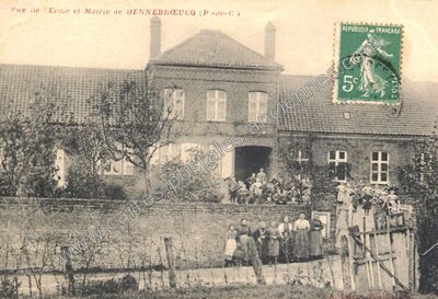 Carte postale ancienne L'Ecole et Mairie — Dennebrœucq (Pas-de-Calais)