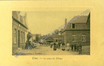 Carte postale ancienne Le centre du Village — Elnes (Pas-de-Calais)
