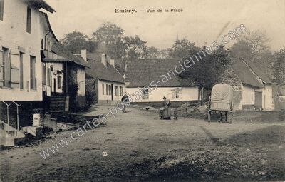 Carte postale ancienne Vue de la Place — Embry (Pas-de-Calais)