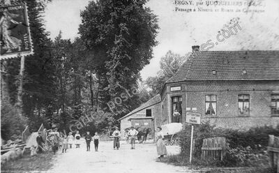 Carte postale ancienne Passage à Niveau et Route de Campagne — Ergny (Pas-de-Calais)