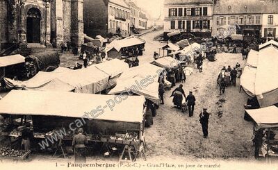 Carte postale ancienne Grand'Place, un jour de marché — Fauquembergues (Pas-de-Calais)