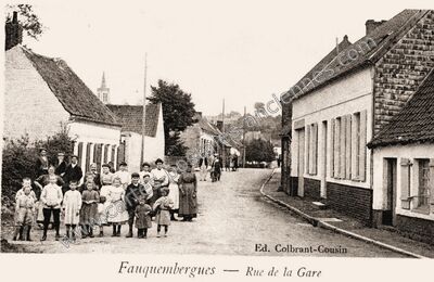 Carte postale ancienne Rue de la Gare — Fauquembergues (Pas-de-Calais)