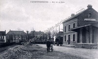 Carte postale ancienne Rue de la Gare — Fauquembergues (Pas-de-Calais)