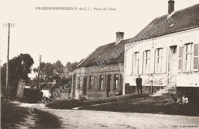 Carte postale ancienne Place de l'Atre — Fauquembergues (Pas-de-Calais)