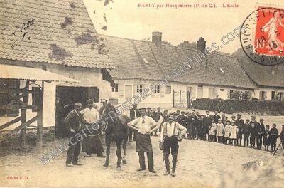 Carte postale ancienne L'Ecole — Herly (Pas-de-Calais)