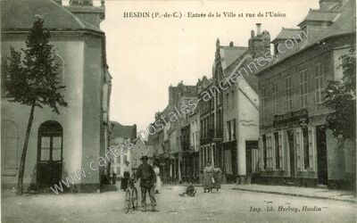 Carte postale ancienne Entrée de la Ville et rue de l'Union — Hesdin (Pas-de-Calais)