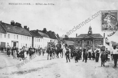 Carte postale ancienne Hôtel-de-Ville — Hucqueliers (Pas-de-Calais)