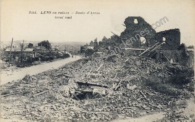 Carte postale ancienne Route d'Arras — Lens (Pas-de-Calais)