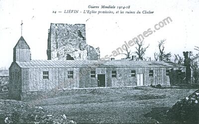 Carte postale ancienne L'Eglise provisoire, et les ruines du Clocher — Liévin (Pas-de-Calais)