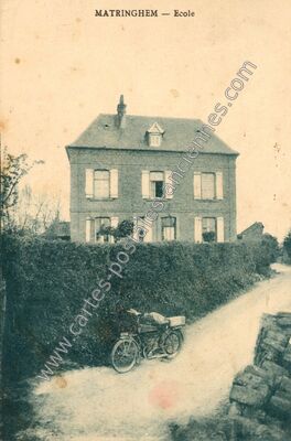 Carte postale ancienne Ecole — Matringhem (Pas-de-Calais)