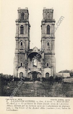 Carte postale ancienne LA GRANDE GUERRE. — Ce qu'étaient les Tours (façade nord) de l'Ancienne Abbaye — Mont-Saint-Éloi (Pas-de-Calais)