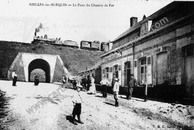 Carte postale ancienne Le Pont du Chemin de Fer — Nielles-lès-Bléquin (Pas-de-Calais)