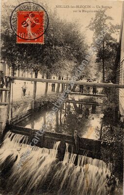 Carte postale ancienne Un Barrage sur le Bléquin — Nielles-lès-Bléquin (Pas-de-Calais)