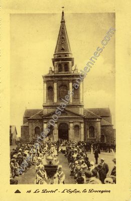 Carte postale ancienne L'Église, la Procession — Le Portel (Pas-de-Calais)