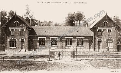 Carte postale ancienne Ecole et Mairie — Preures (Pas-de-Calais)