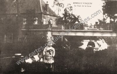Carte postale ancienne Le Pont de la Gare — Remilly-Wirquin (Pas-de-Calais)