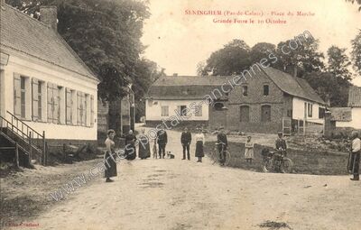 Carte postale ancienne Place du Marché / Grande Foire le 10 Octobre — Seninghem (Pas-de-Calais)