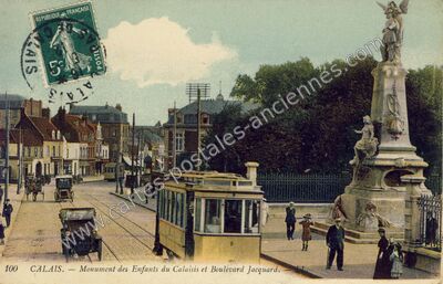 Carte postale ancienne Monument des Enfants du Calaisis et Boulevard Jacquard — Calais (Pas-de-Calais)