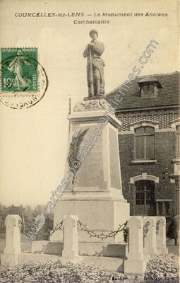 Carte postale ancienne Le Monument des Anciens Combattants — Courcelles-lès-Lens (Pas-de-Calais)