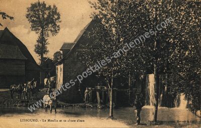Carte postale ancienne Le Moulin et sa chute d'eau — Lisbourg (Pas-de-Calais)