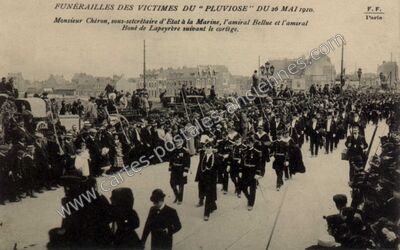 Carte postale ancienne Funérailles des victimes du "Pluviose — Calais (Pas-de-Calais)