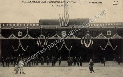 Carte postale ancienne Funérailles des victimes du "Pluviose — Calais (Pas-de-Calais)
