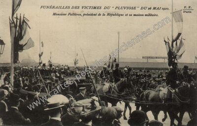 Carte postale ancienne Funérailles des victimes du " Pluviose " du 26 mai 1910 — Calais (Pas-de-Calais)