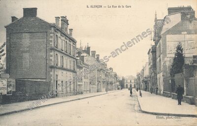 Carte postale ancienne La Rue de la Gare — Alençon (Orne)