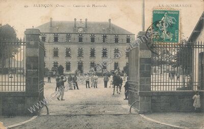 Carte postale ancienne Caserne de Hussards — Alençon (Orne)