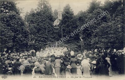 Carte postale ancienne Un jour de Procession — Bagnoles de l'Orne (Orne)
