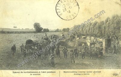 Carte postale ancienne Convoi de ravilaillement, à l'abri pendant le combat — Bretoncelles (Orne)