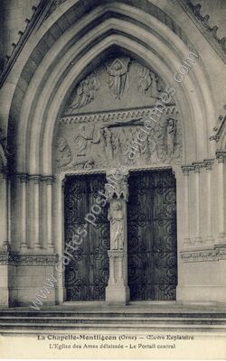 Carte postale ancienne L'Église des Âmes délaissée - Le Portail central — La Chapelle-Montligeon (Orne)