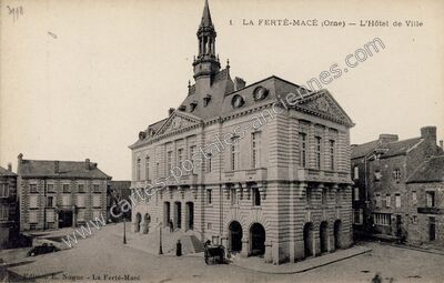 Carte postale ancienne L'Hôtel de Ville — La Ferté Macé (Orne)