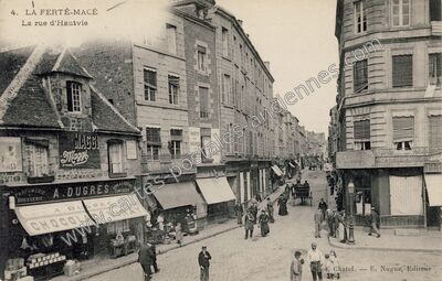 Carte postale ancienne La rue d'Hautvie — La Ferté Macé (Orne)