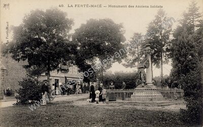 Carte postale ancienne Monument des Anciens Soldats — La Ferté Macé (Orne)