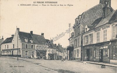 Carte postale ancienne Place du Marché et Rue de l'Église — Remalard (Orne)