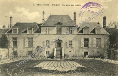 Carte postale ancienne L'Evêché - Vue prise des Jardins — Sées (Orne)