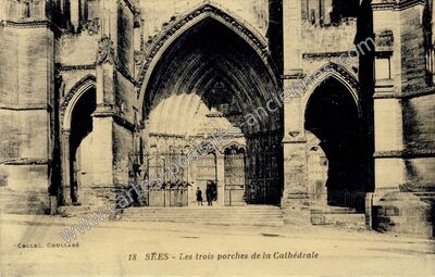 Carte postale ancienne Les trois porches de la Cathédrale — Sées (Orne)