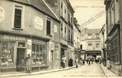 Carte postale ancienne Rue Levêque — Sées (Orne)
